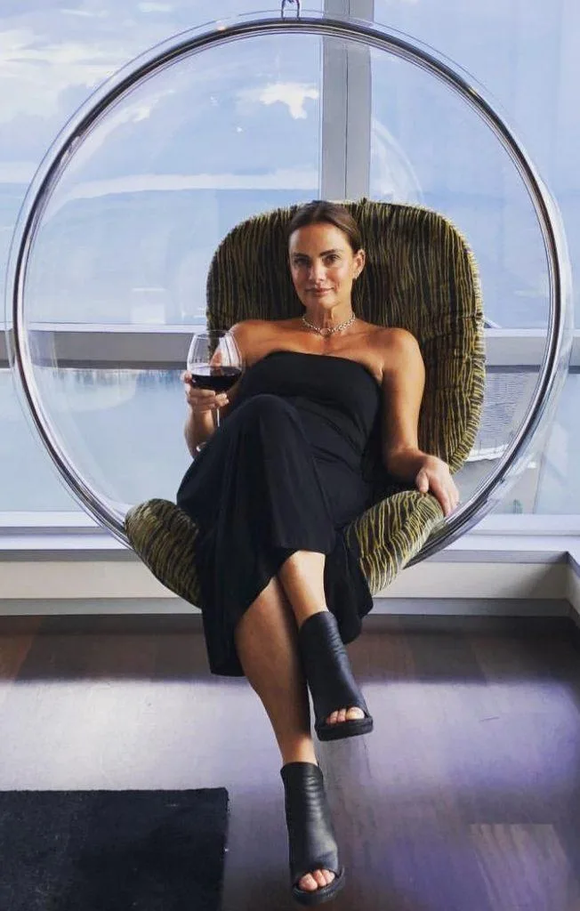 Gabrielle Anwar photo 9 — Slim, Brown