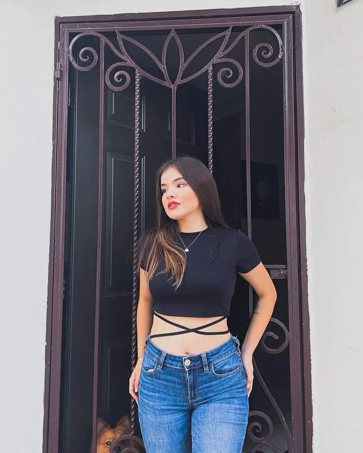 Gaby Gardez photo 3 — Slim, Brown