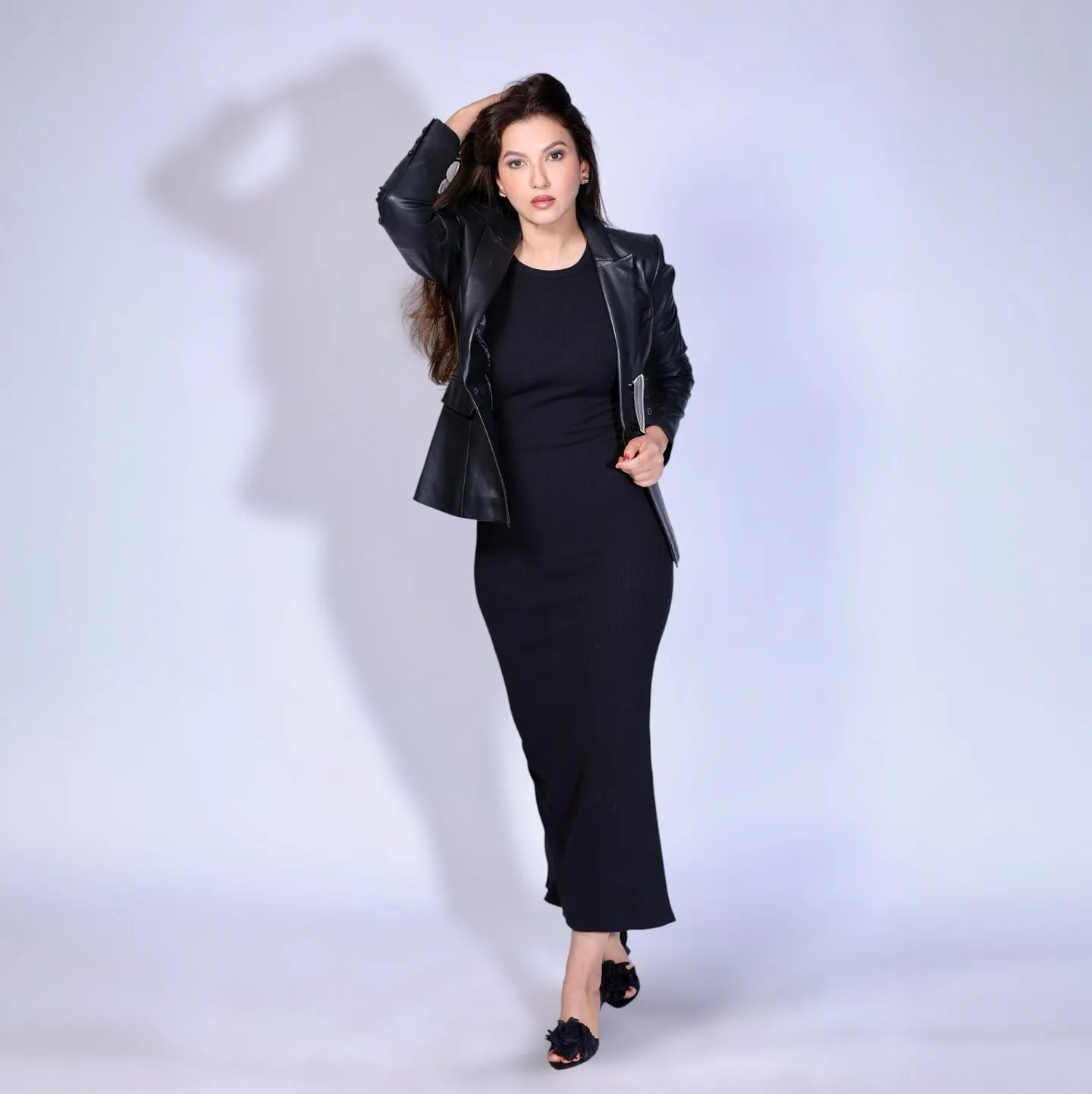 Gauahar Khan photo 2 — Black, Average
