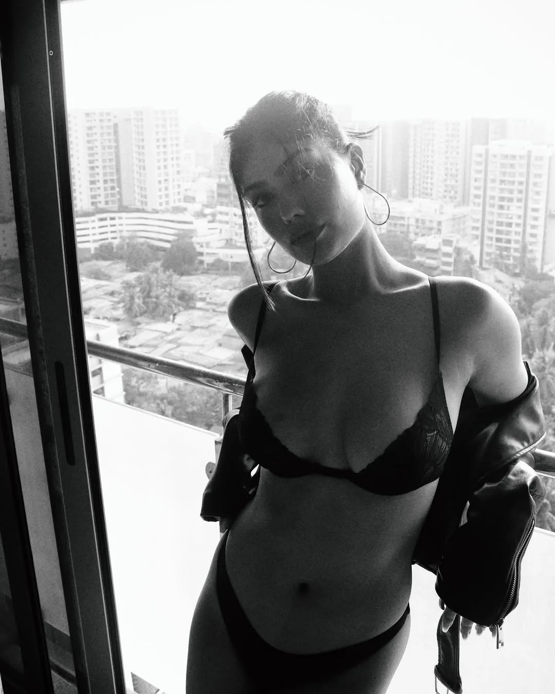 Gaurika Vashisth photo 2 — Brown, Slim
