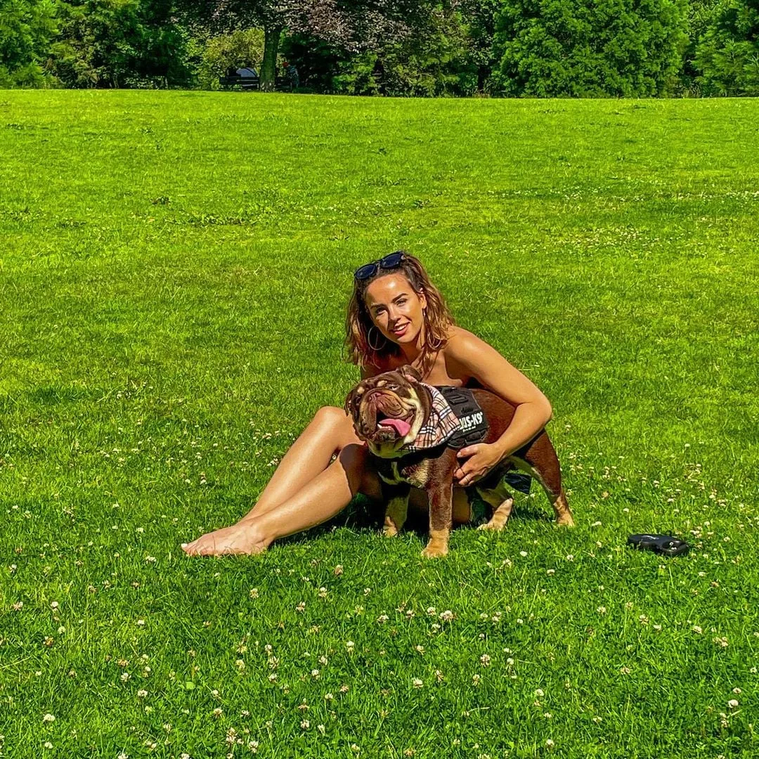 Georgia May Foote photo 14 — Brown, Slim
