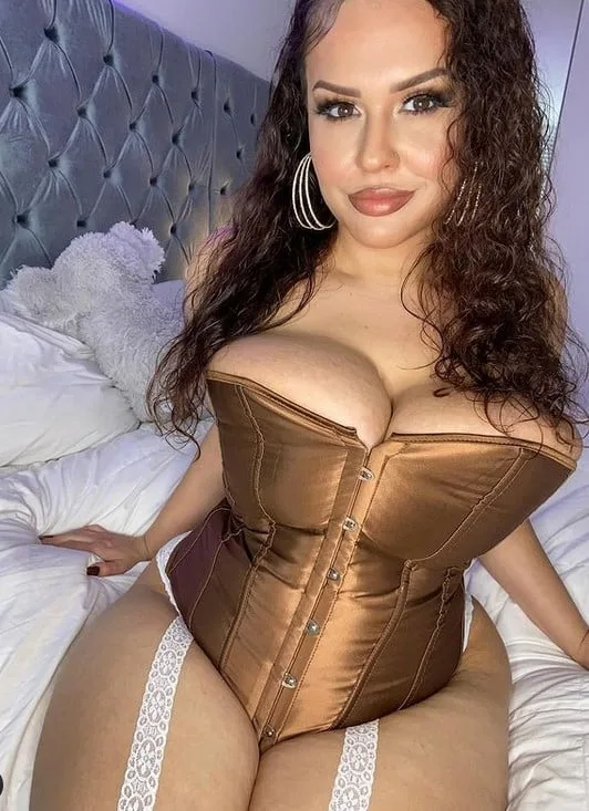 Gia Blaze photo 17 — Latin, Camgirl, Influencer, Plus Size Model
