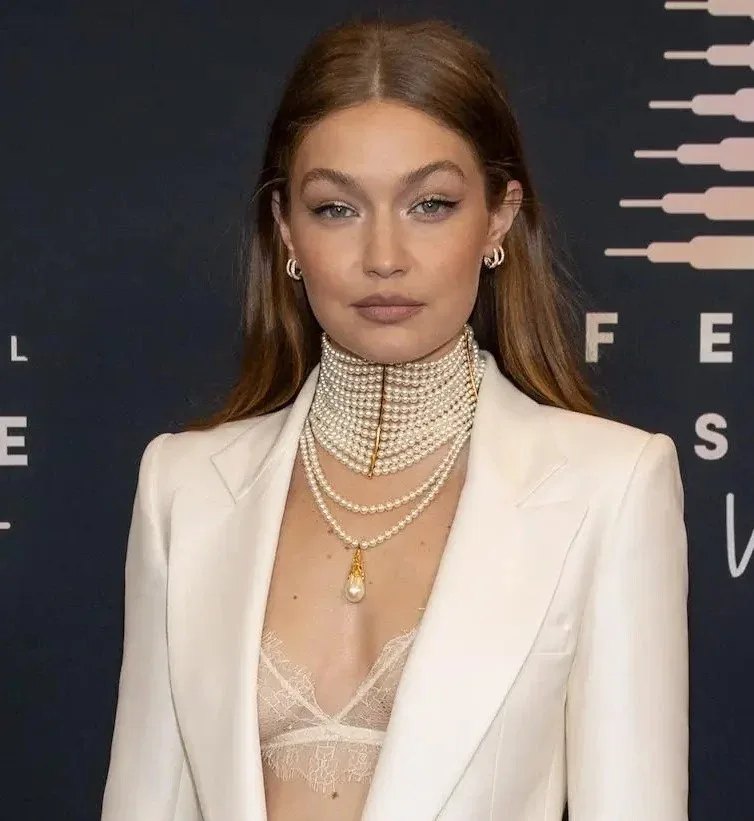 Gigi Hadid photo 8 — Blonde, Slim