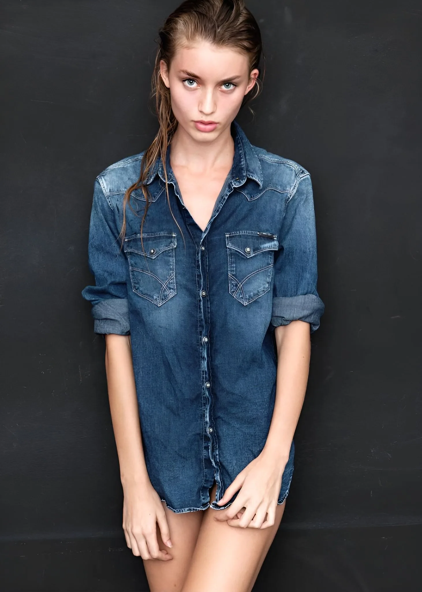 Giulia Maenza photo 3 — Slim, Blue
