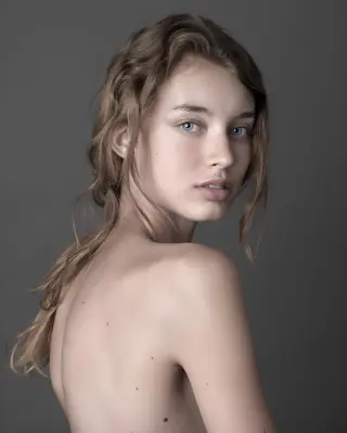 Giulia Maenza photo 8 — Slim, Blue