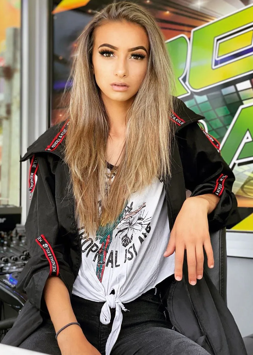 Gloria Berger photo 1 — Croatian, Blonde