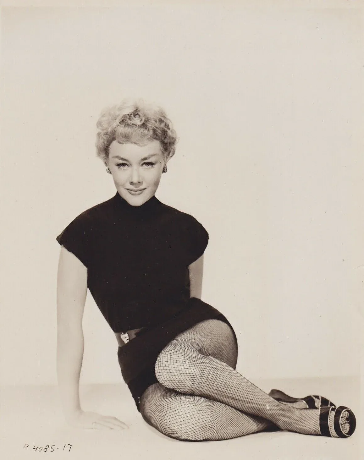 Glynis Johns photo 13 — British),  (South African),  (American, Blonde