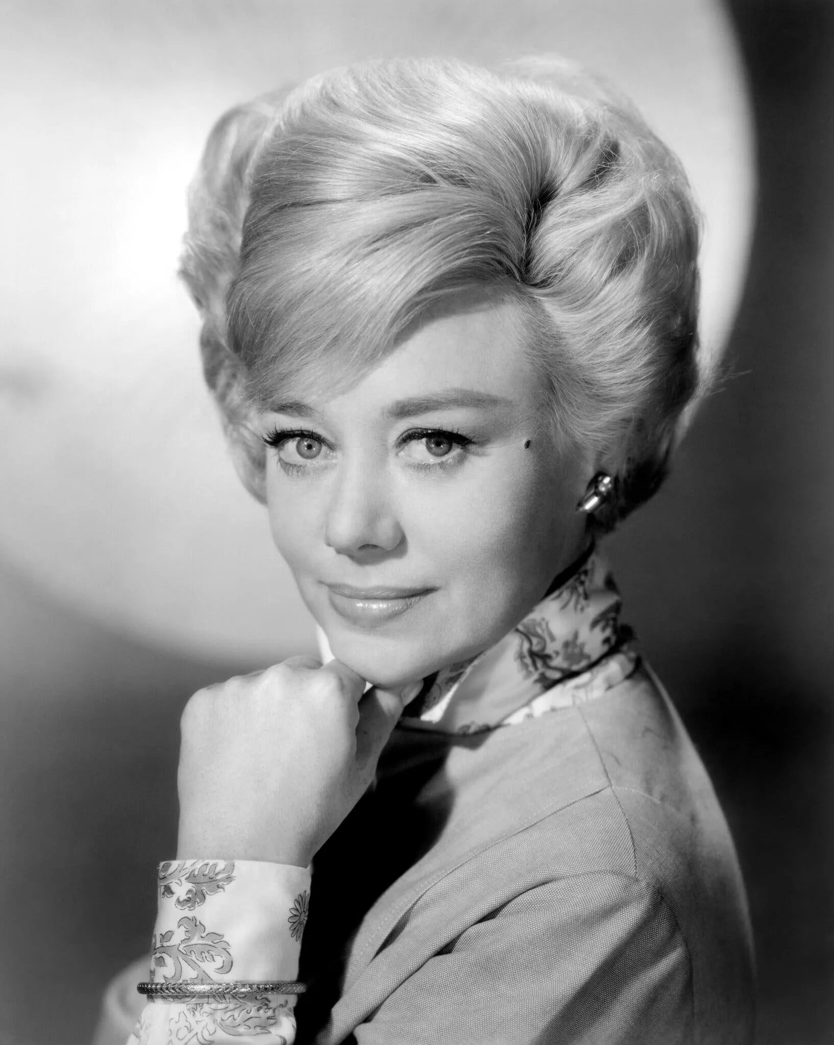 Glynis Johns photo 19 — British),  (South African),  (American, Blonde