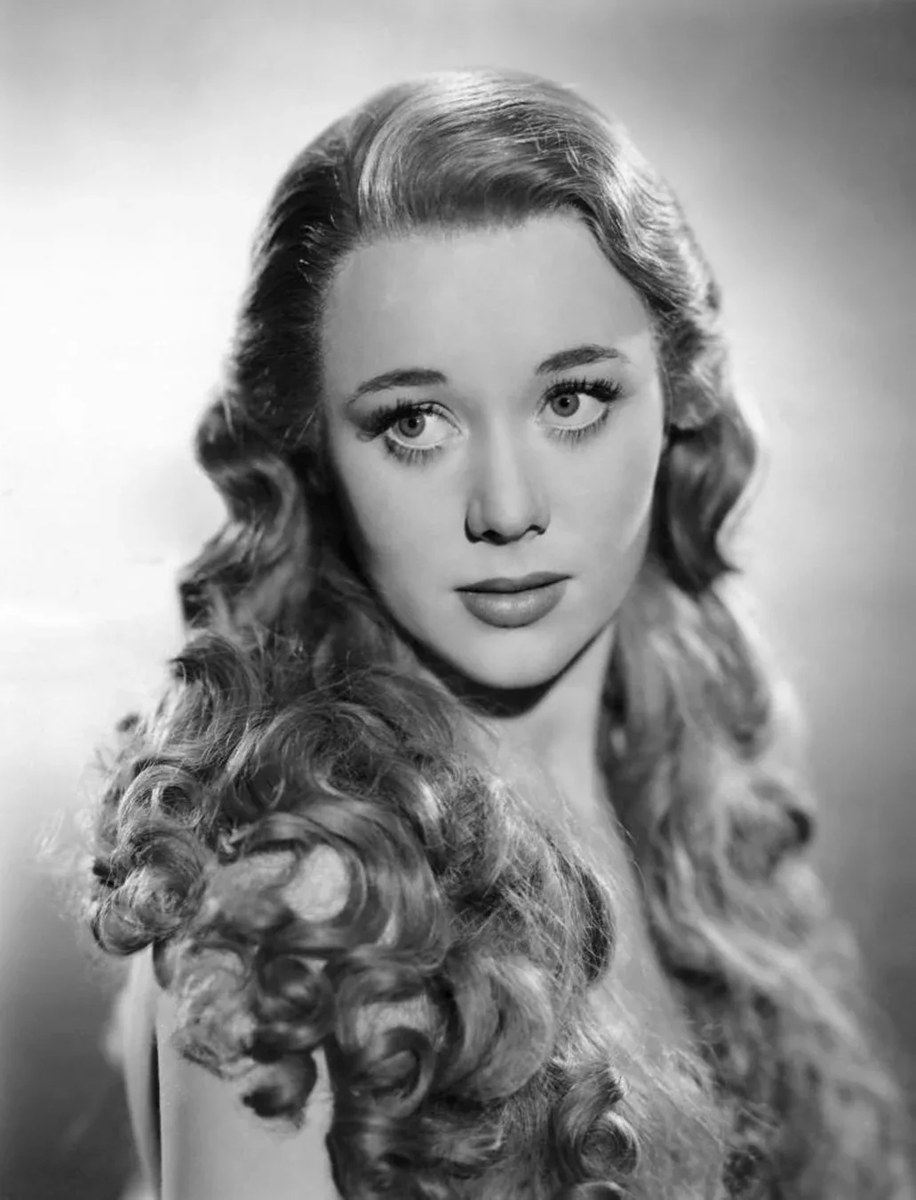 Glynis Johns photo 7 — British),  (South African),  (American, Blonde