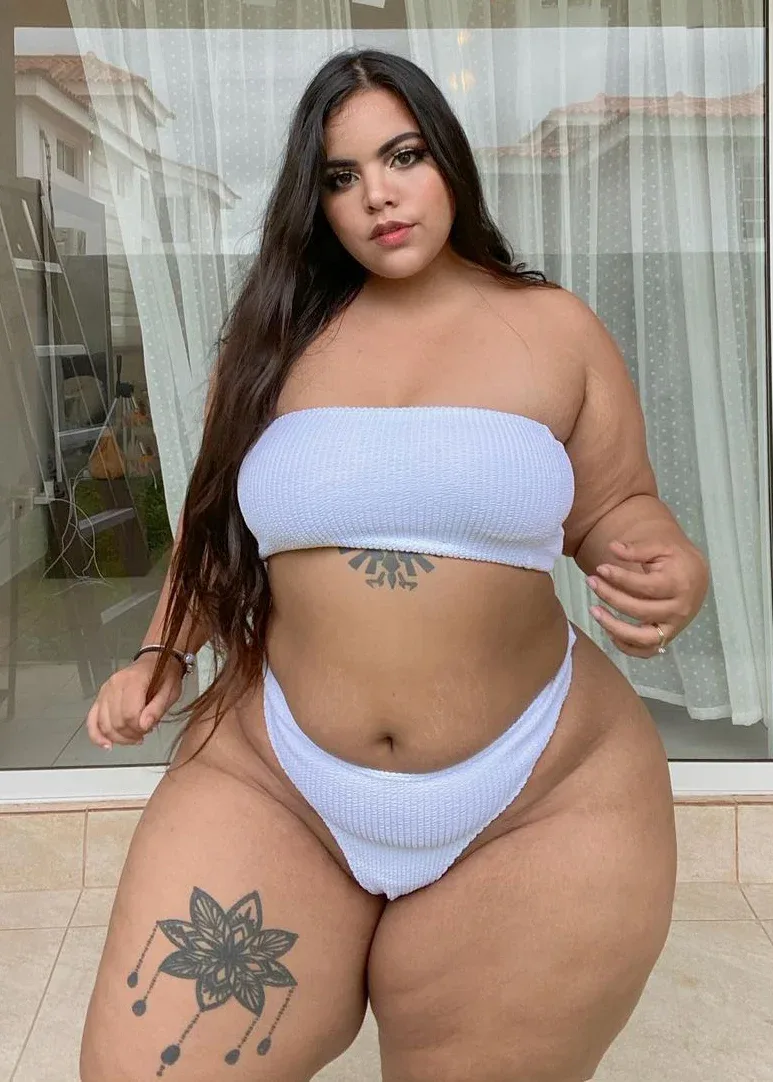 Gracie Bon photo 4 — Brown, Latin