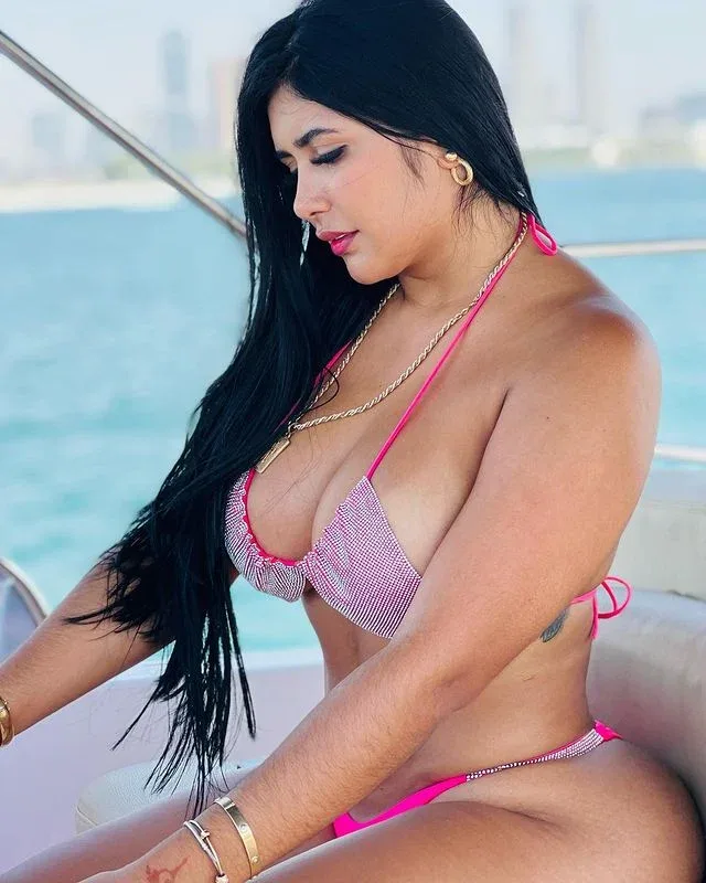 Greily Perez photo 17 — Latin, Blogger, Content Creator (Non-Adult), Glamour Model, Influencer, Lawyer