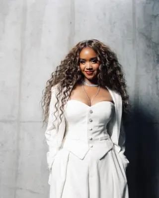 H.E.R. photo 1 — American, Black
