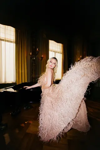 Hadise photo 12 — Influencer, Musician: Singer, TV Host, YouTuber, Belgian),  (Turkish