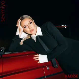 Hadise photo 7 — Belgian),  (Turkish, Blonde