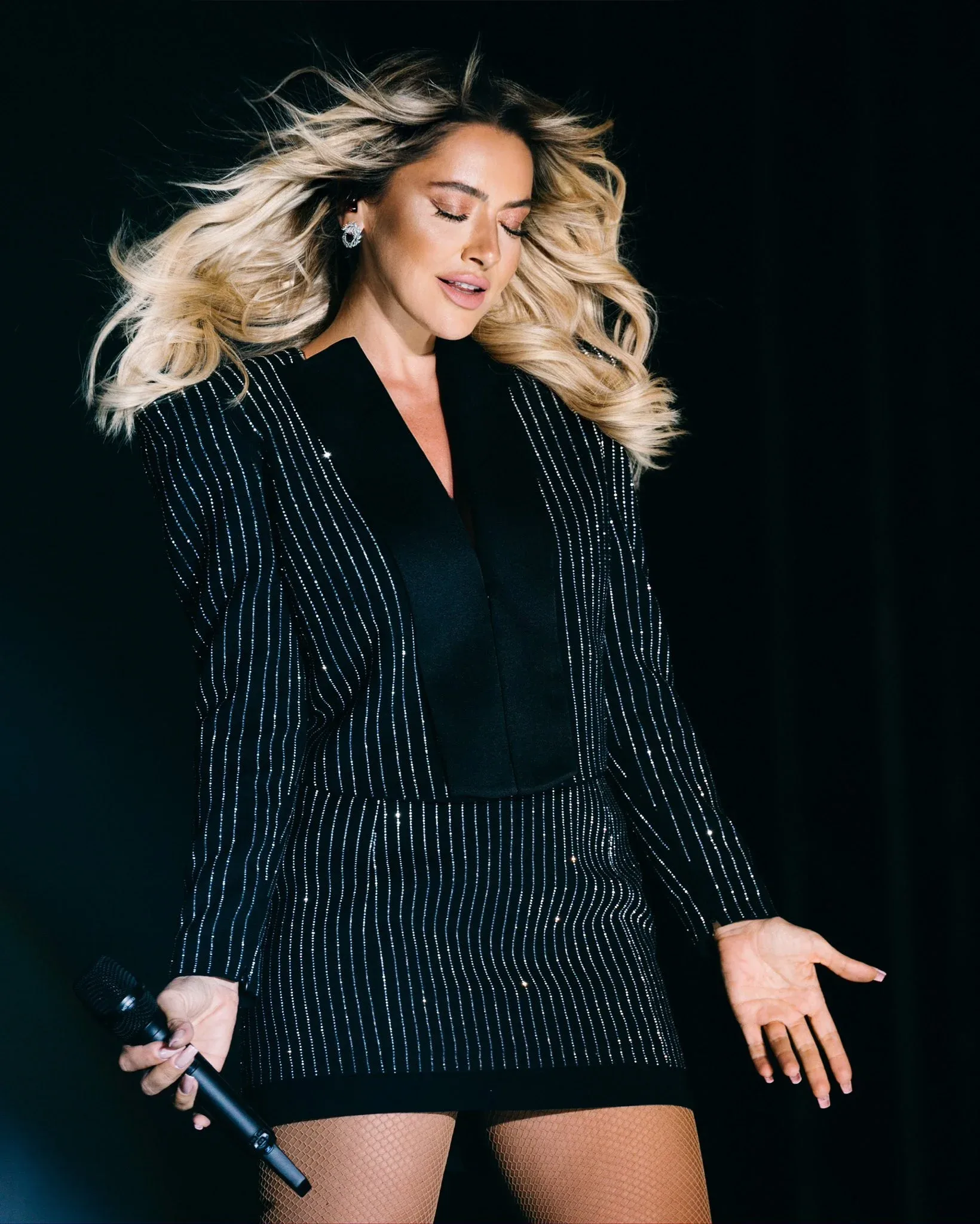 Hadise photo 8 — Blonde, Average