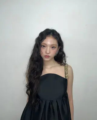 Haerin photo 12 — Musician:  K-pop Idol, South Korean