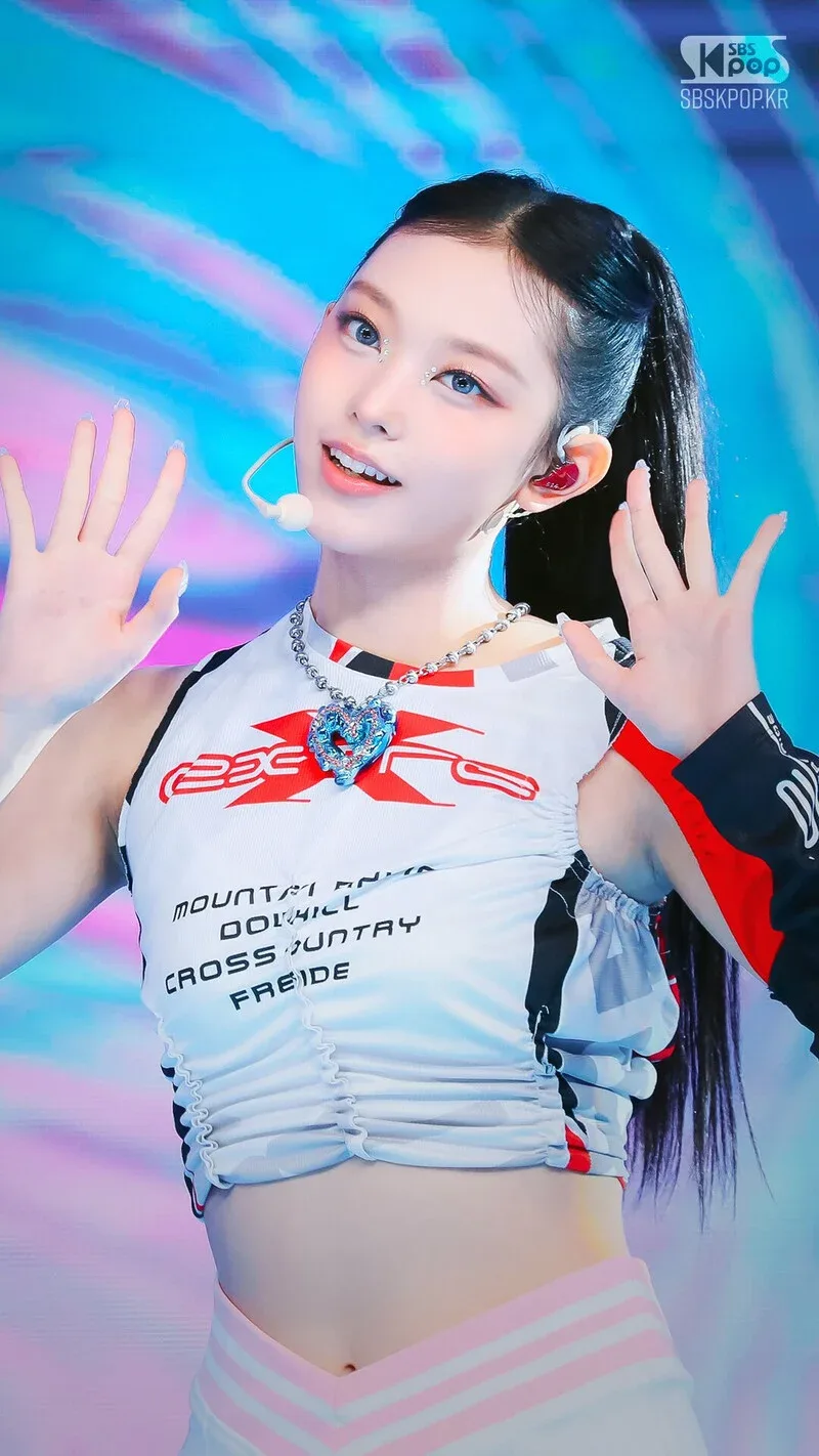 Haerin photo 16 — Musician: K-pop Idol, South Korean