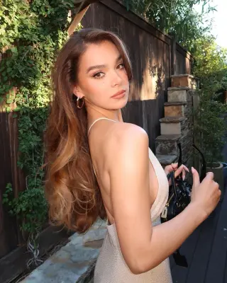 Hailee Steinfeld photo 10 — Hazel, Mixed-race (primarily Caucasian)