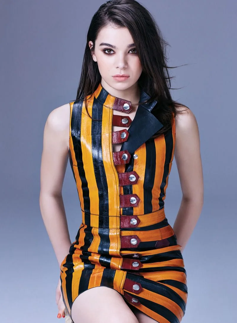 Hailee Steinfeld photo 2 — Brown, Slim