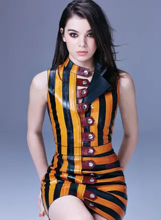 Hailee Steinfeld photo 2 — Brown, Slim