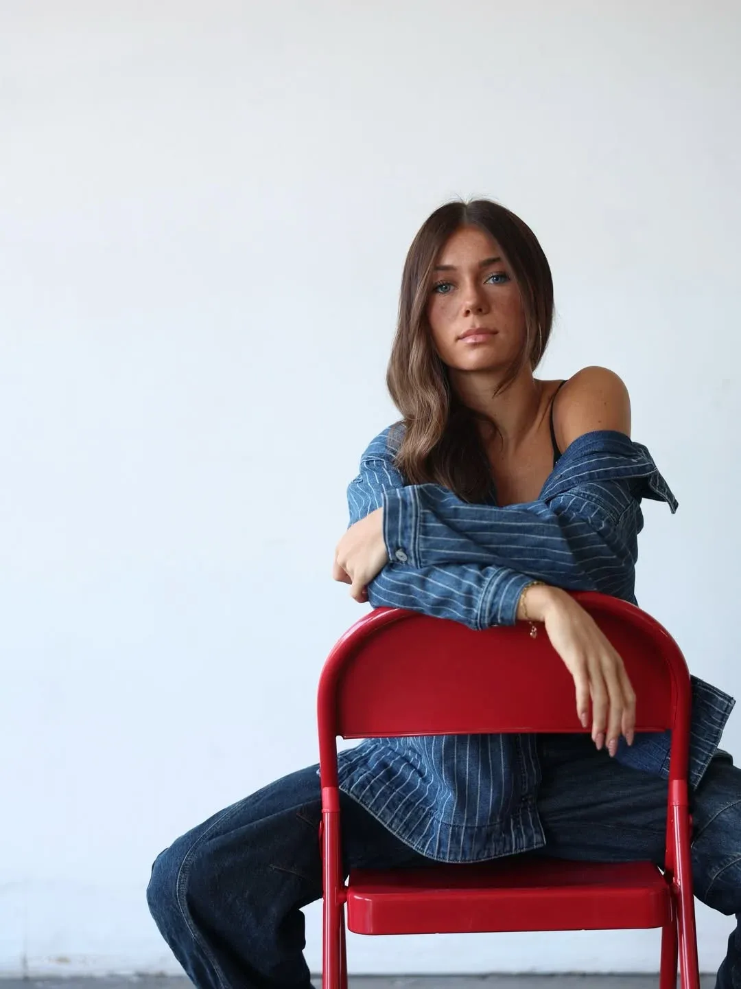 Hailey Bills photo 6 — American, Brown