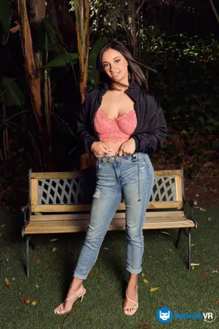 Hailey Rose photo 20 — Brown, Average