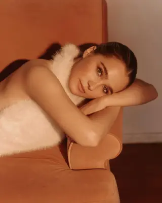 Haley Lu Richardson photo 12 — Actress, Author, American
