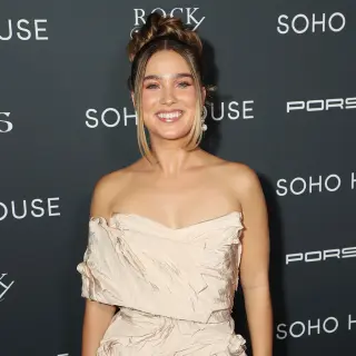 Haley Lu Richardson photo 6 — Actress, Author, American