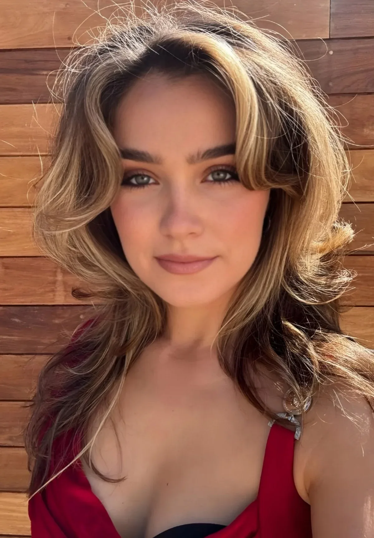 Haley Lu Richardson photo 9 — Slim, Green