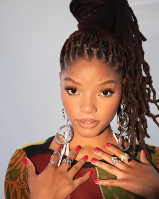 Halle Bailey photo 15 — Average, Brown