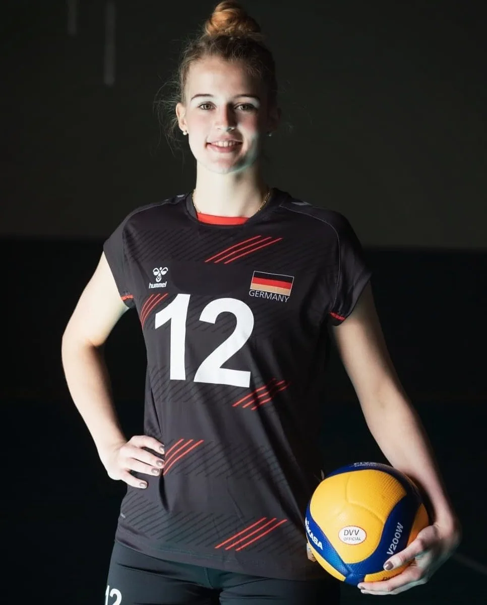 Hanna Orthmann photo 5 — Caucasian, Sportswoman: Volleyball Player