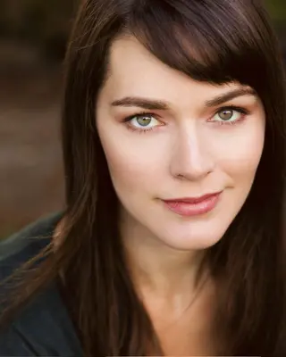 Hannah Barefoot photo 19 — American, Brown
