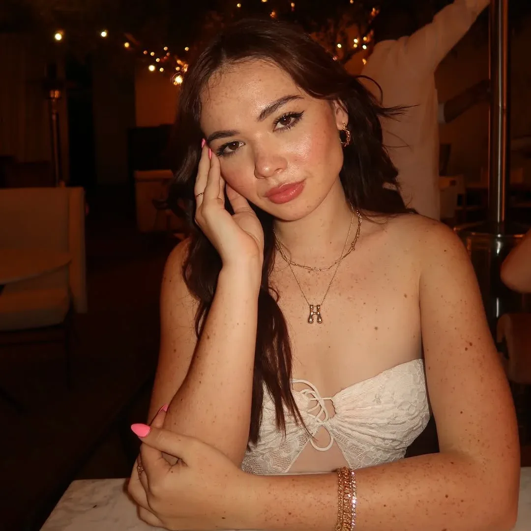 Hannah Gilmore photo 4 — Mixed-race (primarily Asian), Influencer, Model, Musician: Singer, Nurse