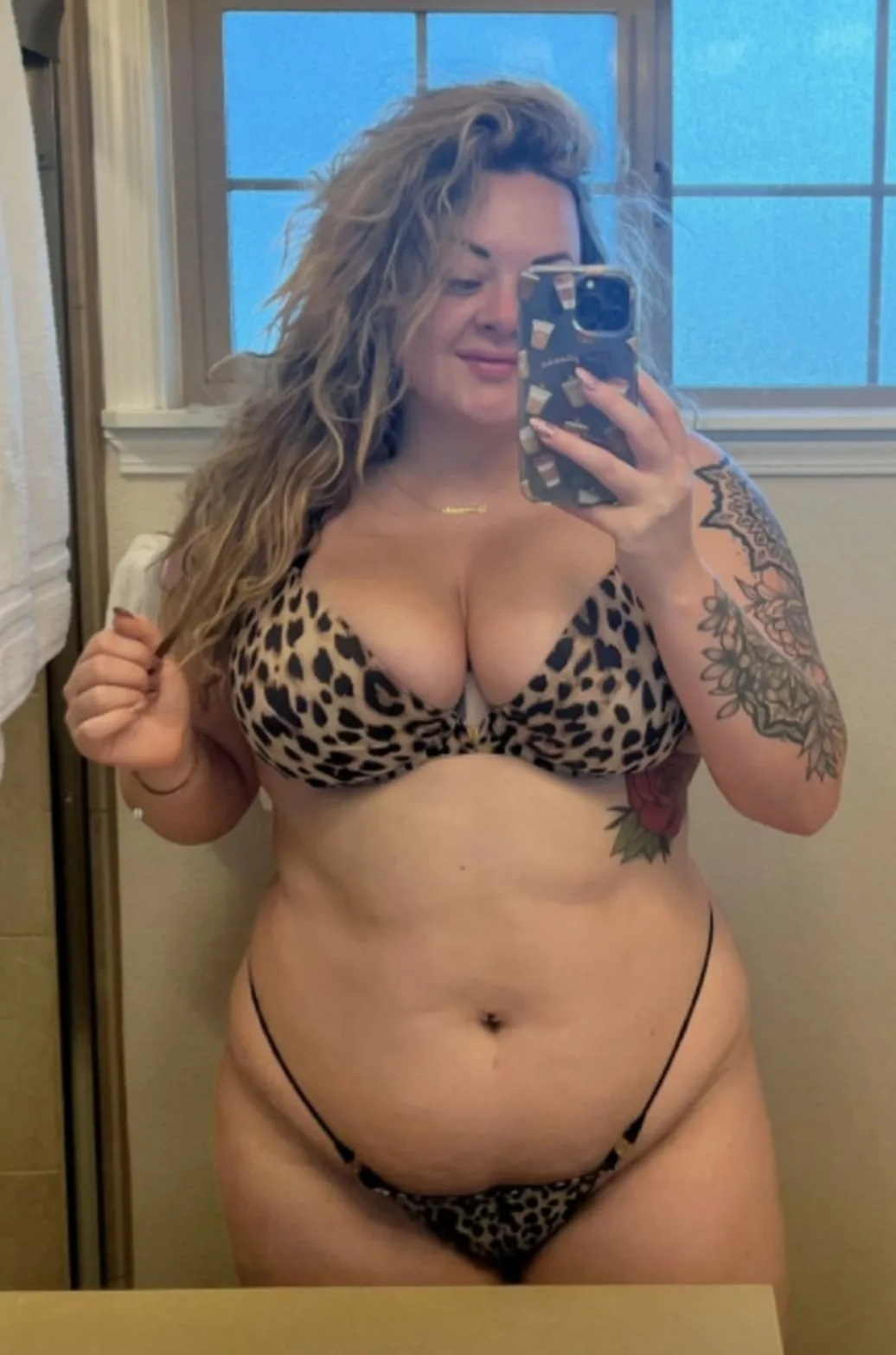 Hannah Holt photo 5 — Latin, Adult Model (former), Content Creator (Non-Adult), Glamour Model, Influencer