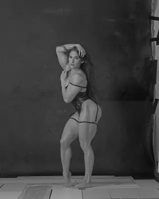Hannah Hussein photo 17 — Mixed-race (primarily Middle Eastern), Adult Model, Bodybuilder, Camgirl, Fitness Model, Fitness Trainer, Podcaster, YouTuber