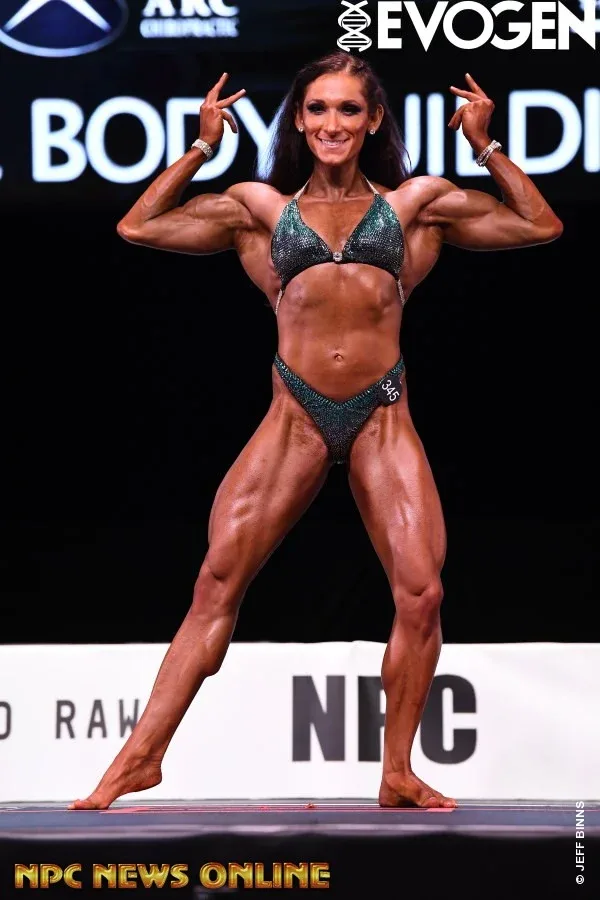 Hannah Hussein photo 21 — Muscular, Green