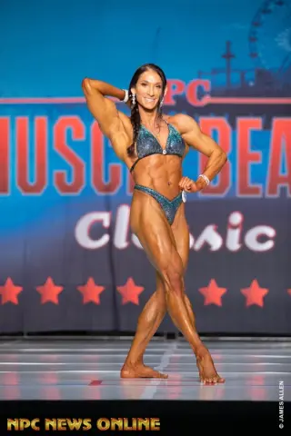 Hannah Hussein photo 22 — Green, Mixed-race (primarily Middle Eastern)