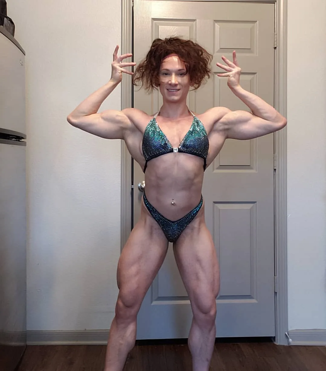 Hannah Hussein photo 3 — Muscular, Green