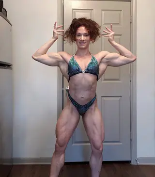 Hannah Hussein photo 3 — Muscular, Green