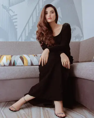 Hareem Farooq photo 10 — Brown, Middle Eastern
