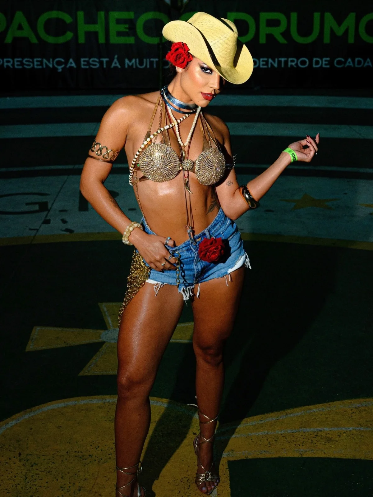 Hariany Almeida photo 4 — Latin, Model, Reality TV Star (former)