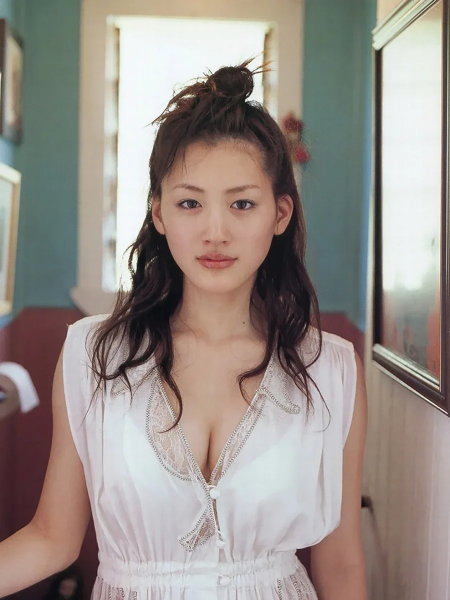 Haruka Ayase photo 12 — Actress, Gravure Idol, Model, Musician: Singer, Japanese
