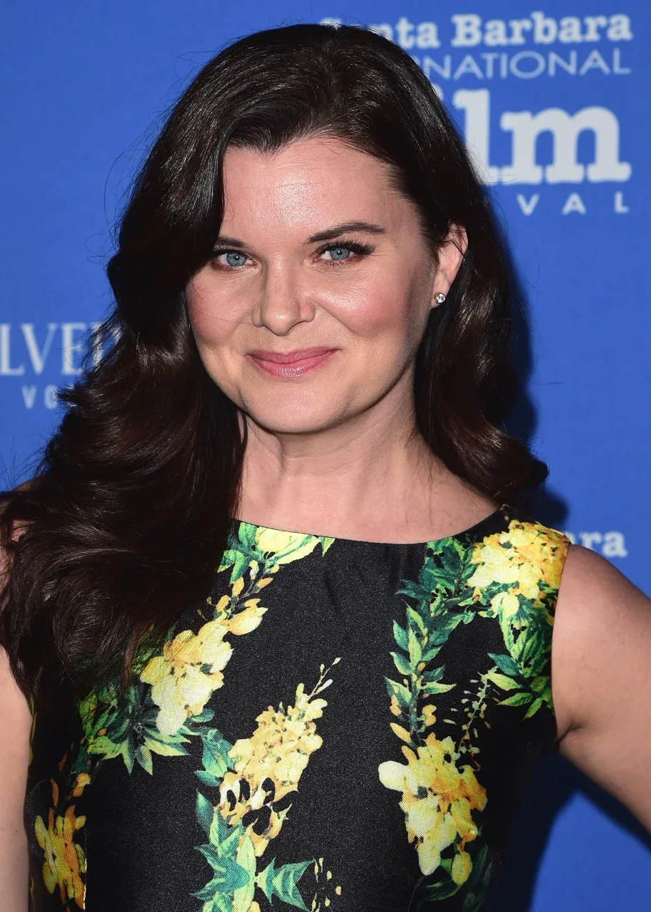 Heather Tom photo 16 — American, Brown