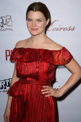 Heather Tom photo 17 — Brown, Hazel