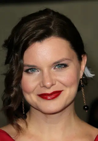 Heather Tom photo 6 — American, Brown