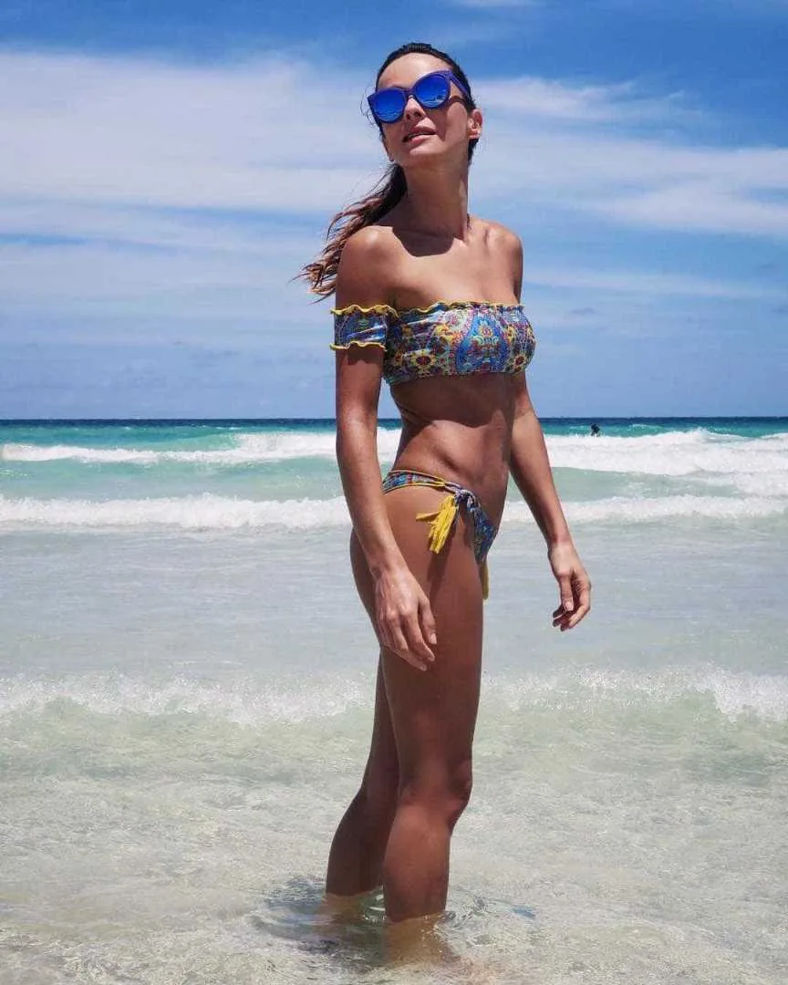 Helena Costa photo 14 — Brown, Slim