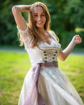 Helena King (reporter) photo 1 — German),  (Irish, Brown
