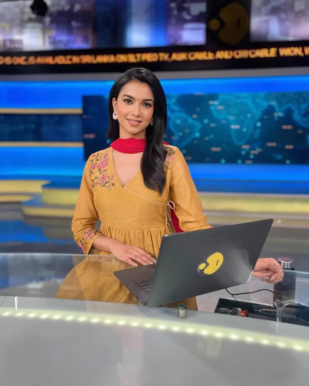 Hem Saroya photo 5 — Asian, Journalist, Presenter