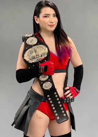 Hikaru Shida photo 2 — Black, Athletic