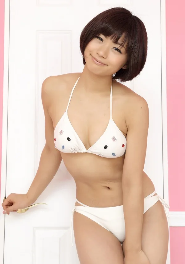 Hitomi Yasueda photo 10 — Japanese, Asian